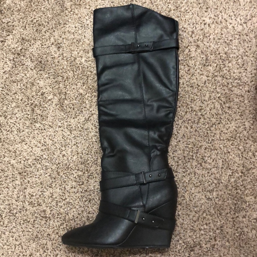Knee high edge boot